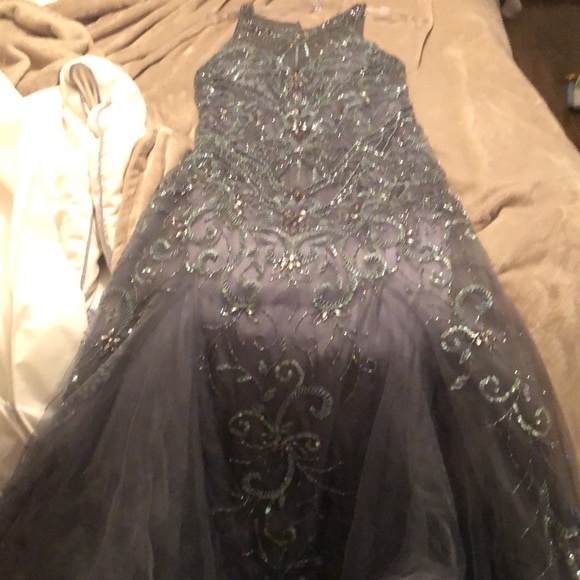 Selling 2 beautiful gowns worn once only don’t fit anymore , evening wear - Picture 2 of 2